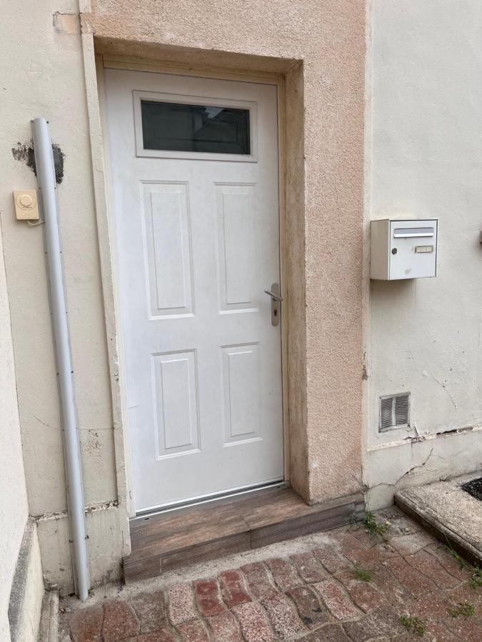 Appartement Idealement Situe Montereau-Fault-Yonne Exteriör bild